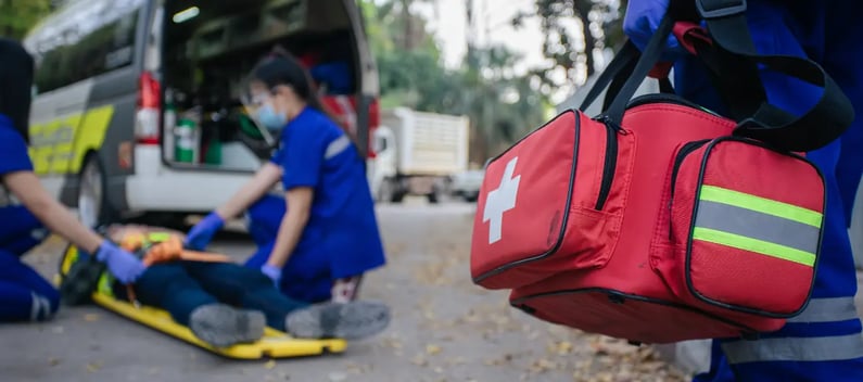 Emergency services arriving to take over from a first aider